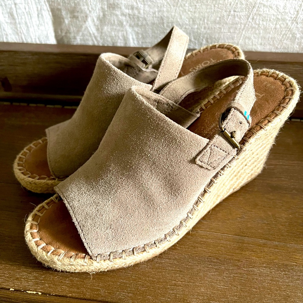 EUC- TOMS- Espadrille Wedges sz 8.5